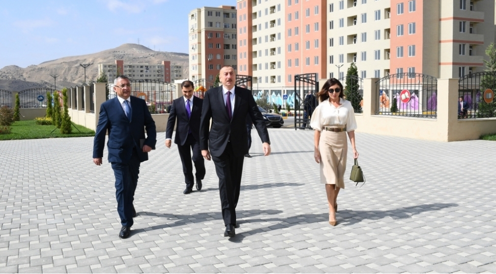 prezident-ve-xanimi-yashayish-kompleksinin-achilishinda