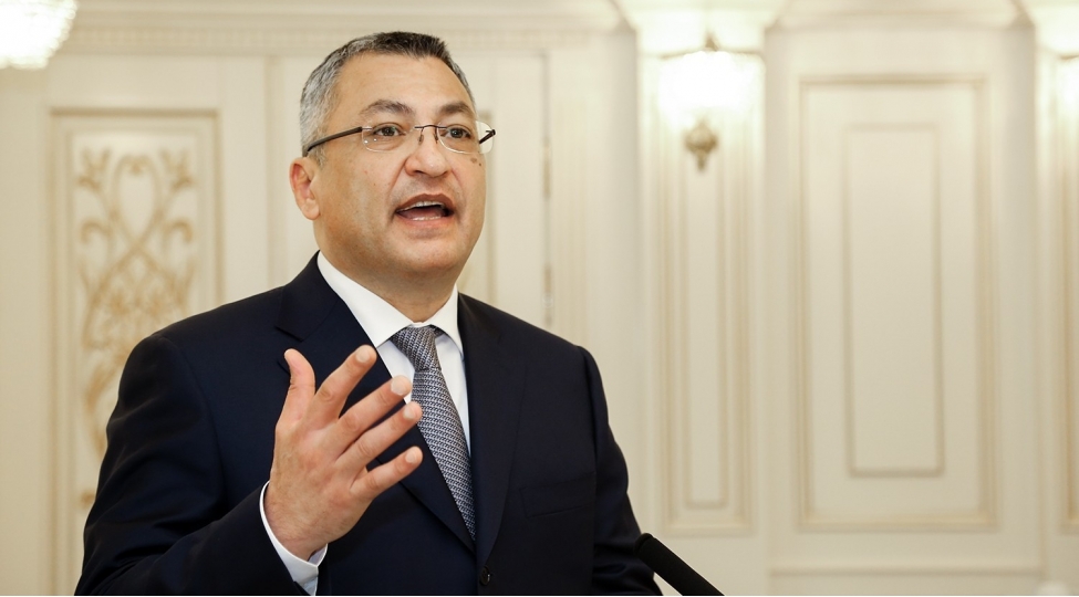 komite-sedri-hazirda-24-min-mecburi-kochkun-ailesi-agir-sheraitde-yashayir