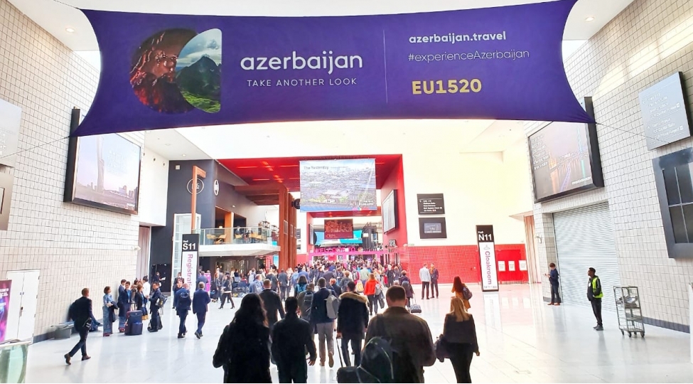 azerbaycanin-turizm-potensiali-londonda-boyuk-sergi-stendi-ile-teblig-olunur
