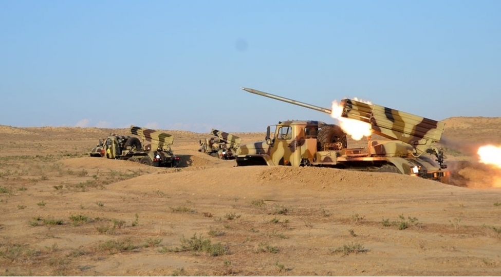 azerbaycan-ordusunun-raket-ve-artilleriya-bolmeleri-doyush-atishlari-icra-edib-video