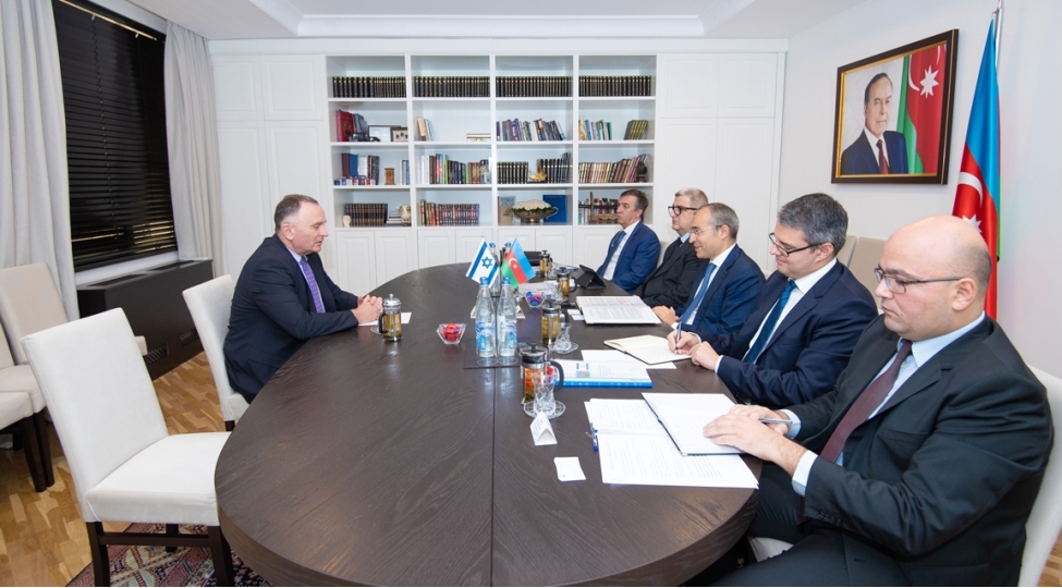 iqtisadiyyat-naziri-israilin-azerbaycandaki-sefiri-ile-gorushub