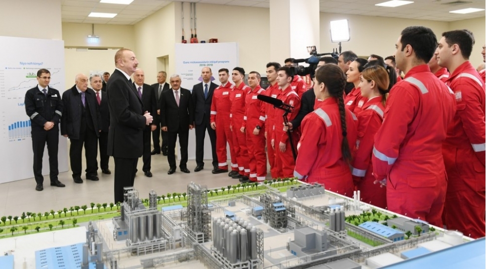 prezident-azerbaycan-neftchilerini-tebrik-edib
