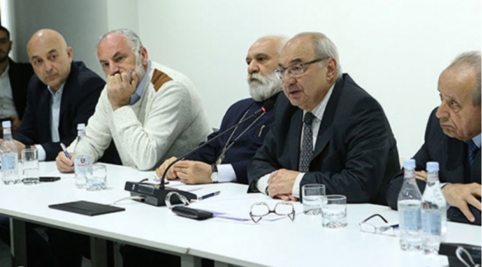 ermenistanda-ictimai-shuraya-hucum-bashlayib
