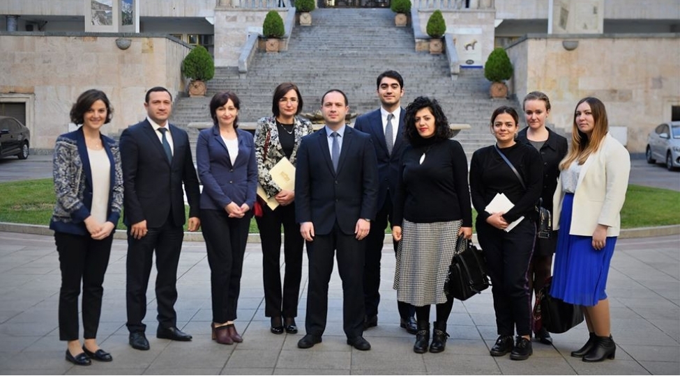 milli-meclisin-emekdashlari-gurcustan-parlamentinin-fealiyyeti-ile-tanish-olublar