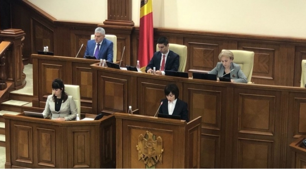 moldova-parlamenti-sandu-hokumetini-istefaya-gonderib