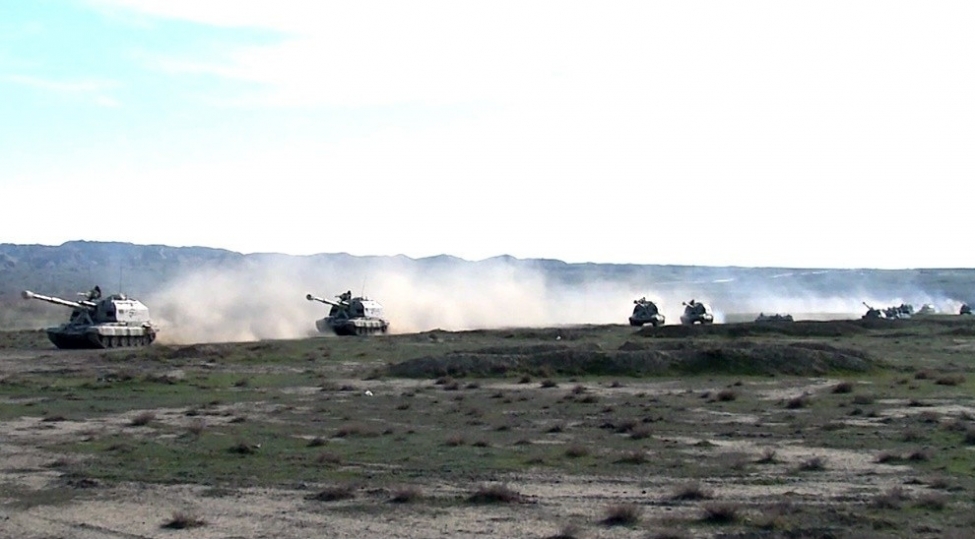 azerbaycanin-raket-ve-artilleriya-qoshunlari-emeliyyat-teliminin-tapshiriqlarini-icra-edir-video