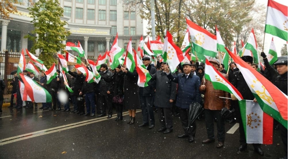 tacikistan-dovlet-bayragi-gununu-qeyd-edib
