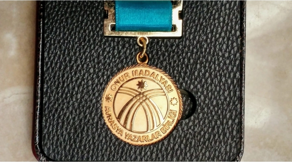 akademik-isa-hebibbeyli-sheref-medali-ile-teltif-olunub