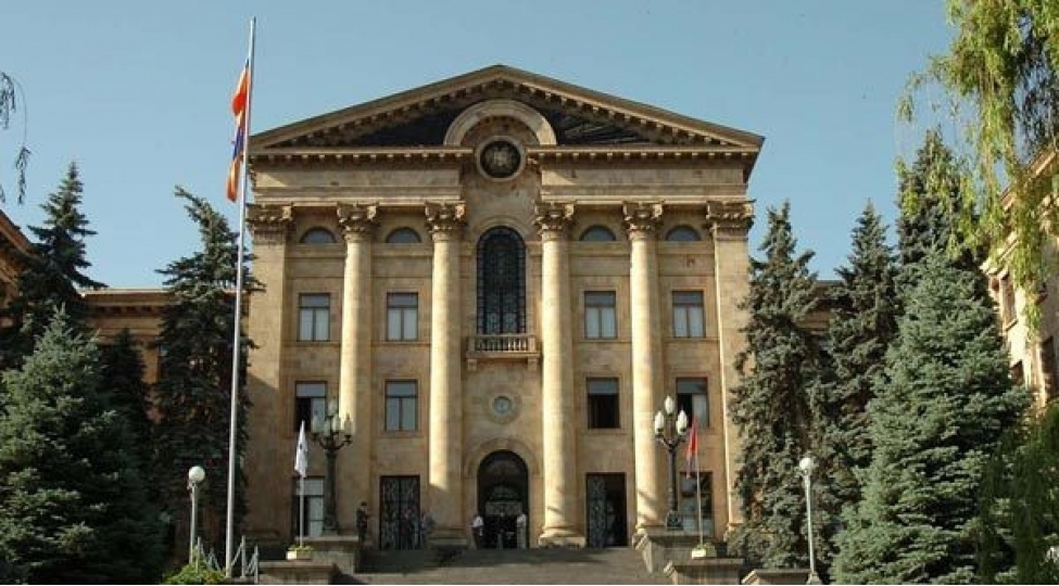 ermenistan-parlamenti-aprel-meglubiyyetini-daha-6-ay-arashdirmaq-isteyir