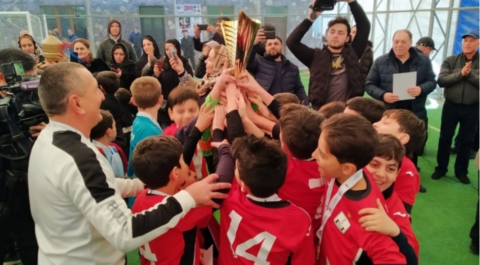 neftchi-komandasi-xatire-turnirinin-qalibi-olub