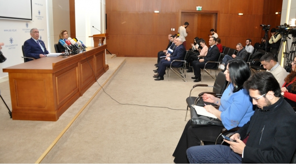 saleh-memmedov-metbuat-konfransi-kechirib
