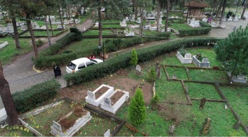 ferqli-mezarlar-gorenleri-teeccublendirir