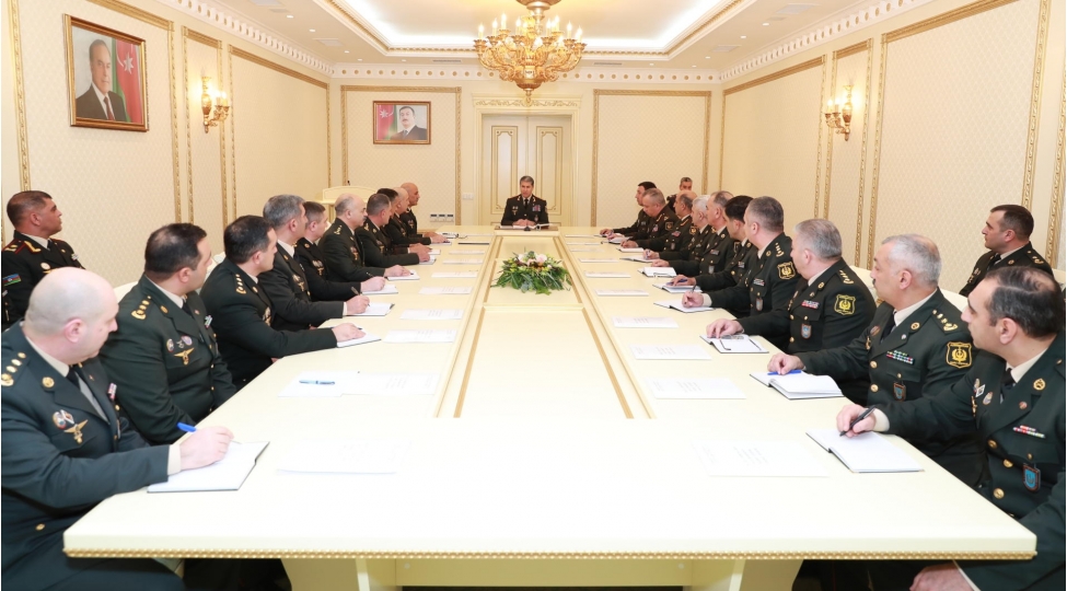 vilayet-eyvazov-daxili-qoshunlarla-bagli-mushavire-kechirdi