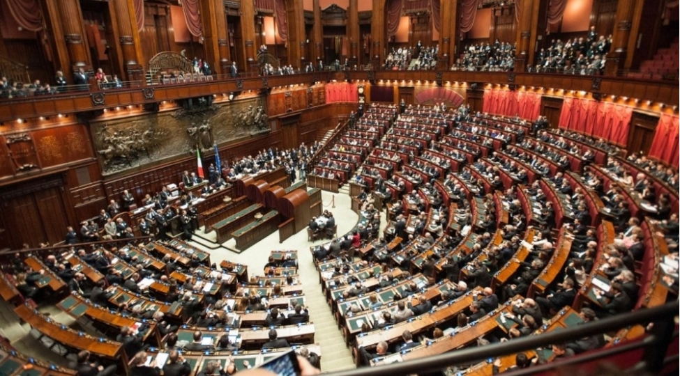 italiya-parlamentinde-mandatlarin-sayi-azaldilacaq