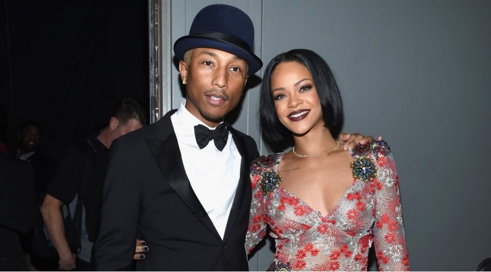 rihanna-sevgililer-gunusesyazma-studiyasinda-foto