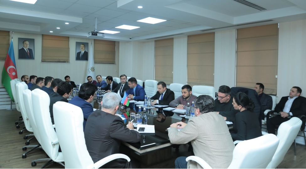 ictimai-iashe-ve-ticaret-sektorunda-fealiyyet-gosteren-sahibkarlarla-gorush-kechirilib