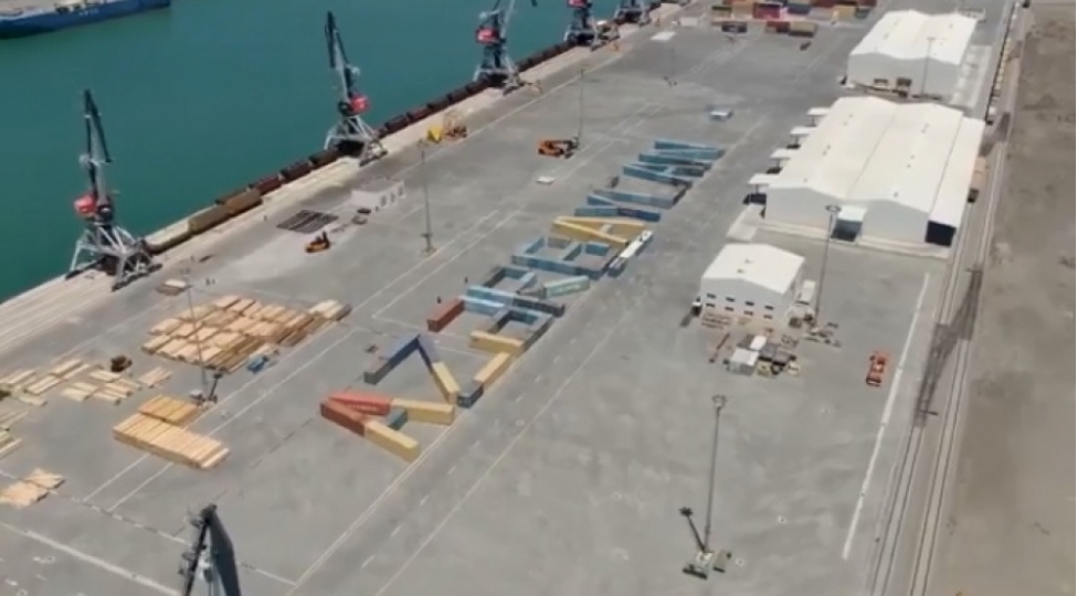 konteynerlerle-azerbaycan-sozu-yazilib