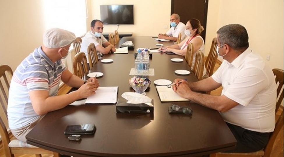 toxum-istehsalichilari-ile-emekdashliqgenishlendirilir