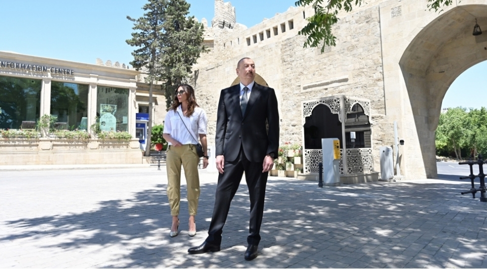 prezident-ve-birinci-xanim-icherisheherde-aparilan-berpa-ishleri-ile-tanish-olublar