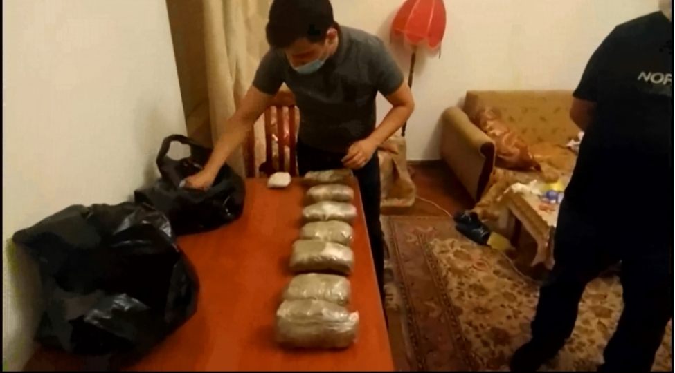 15-kiloqrama-yaxin-narkotik-satishinin-qarshisi-alindi-fotovideo