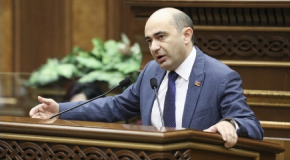 ermeni-deputat-olke-derin-iqtisadi-bohran-icherisindedir