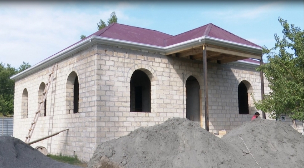 berde-rayonunda-qarabag-muharibesi-elili-uchun-ev-tikilir