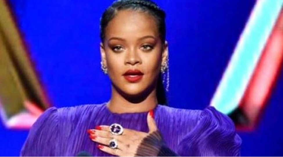 rihanna-muselmanlardan-uzr-istedi