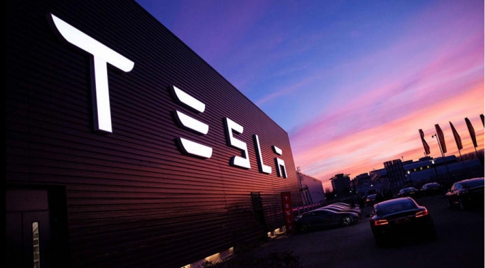 tesla-shirketi-bu-shexslere-240-milyon-dollar-tezminat-odeyecek