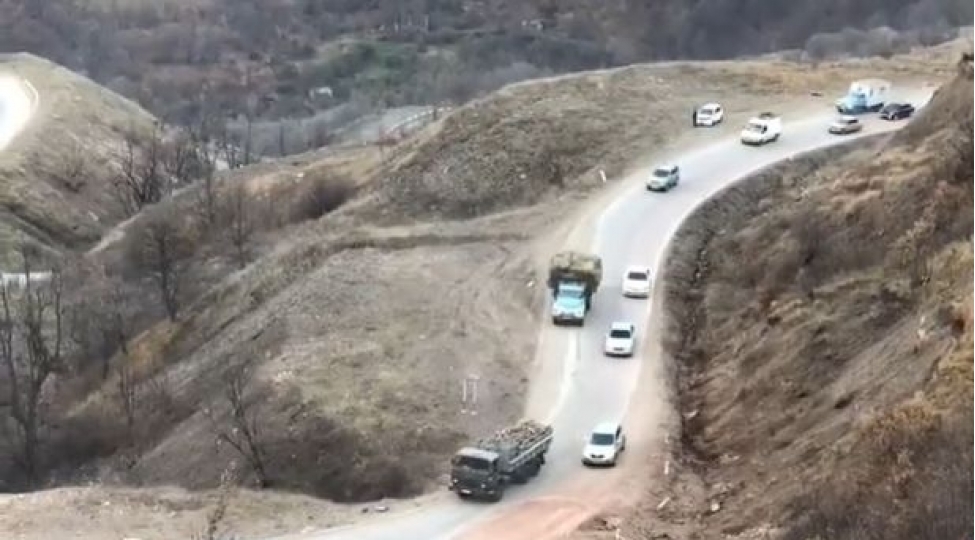 kelbecerden-chixan-ermeniler-meshelerde-agaclari-kesib-ermenistana-dashiyirlar-video