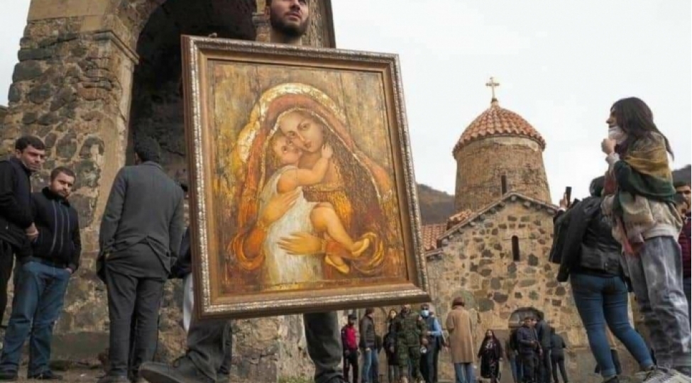ermeniler-kelbecerdeki-xudaveng-monastirini-sokur-foto