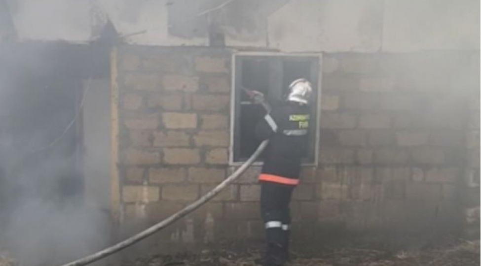 neftchala-rayonunun-beshtali-kendinde-ev-yanib