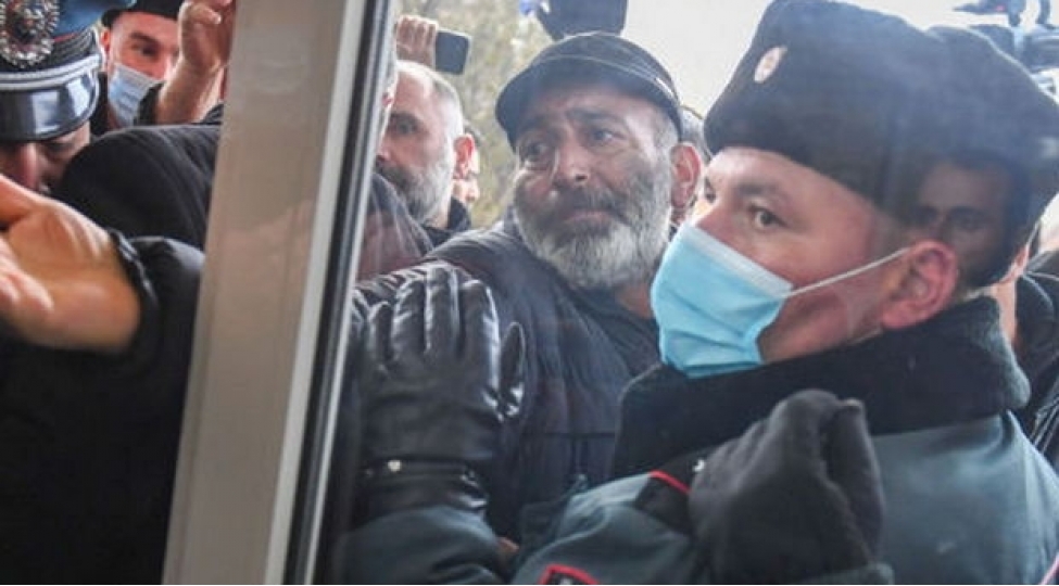 itkin-dushmush-herbchilerin-valideynleri-echmiedzinde-etiraz-aksiyasi-kechirirler