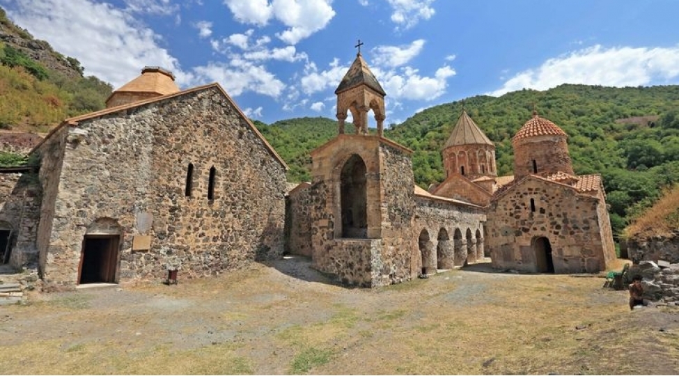 medeniyyet-nazirliyi-xudaveng-monastir-kompleksi-talan-edilib