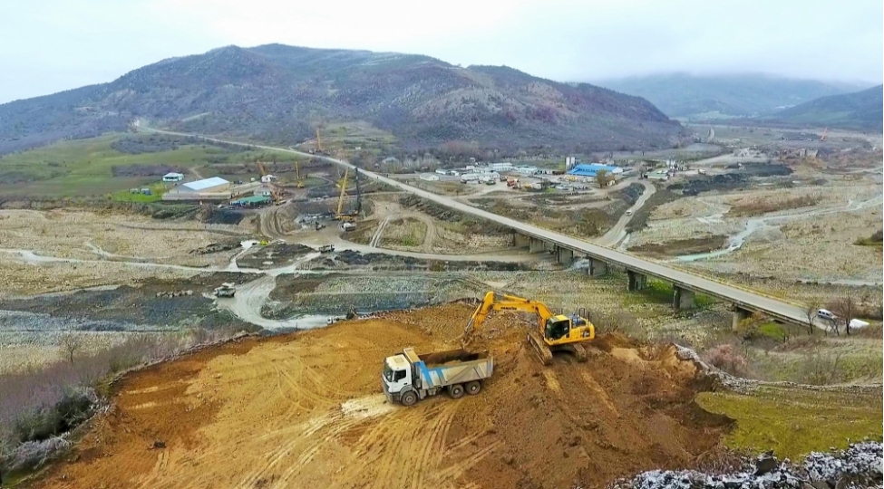 muganli-ismayilli-qebele-avtomobil-yolu-yeniden-qurulur-fotovideo