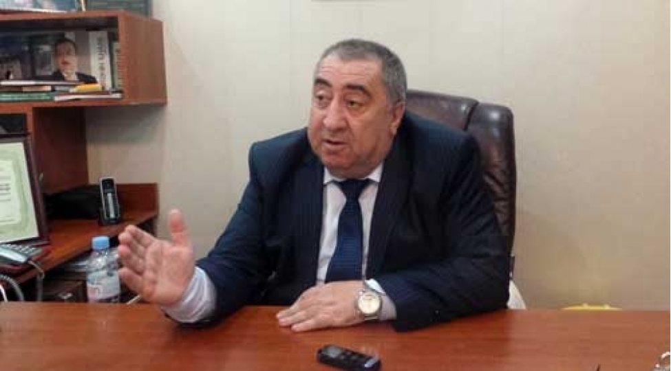 zahid-abbasov-shushada-vaqifin-heykelini-tapa-bimedim