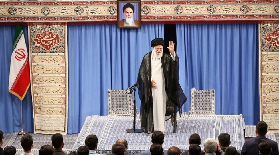 eli-xamneyi-iran-istese-urani-60-faiz-de-zenginleshdire-biler