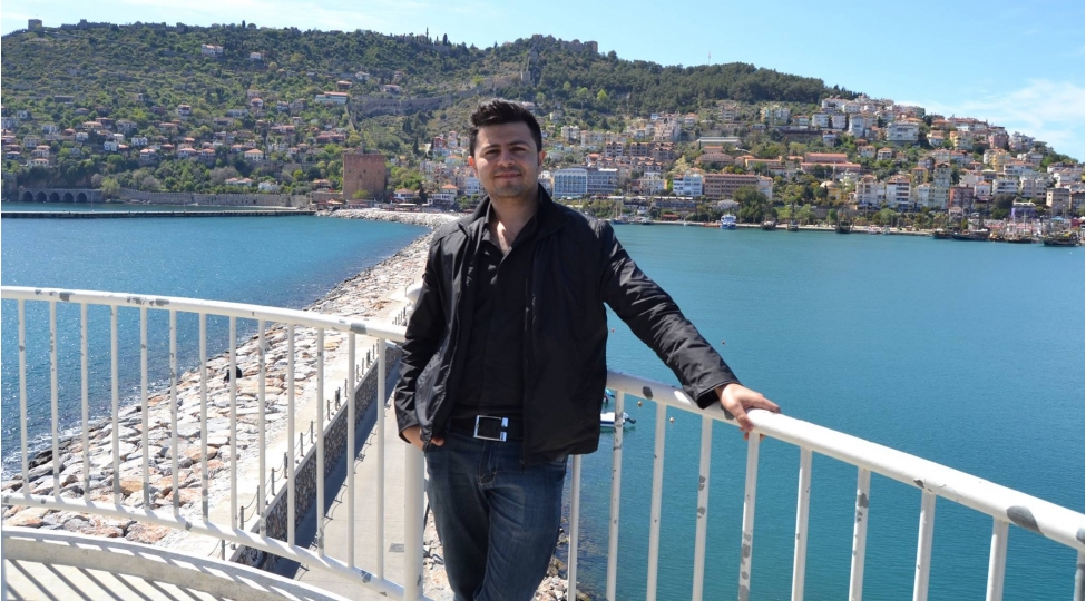 ressam-tek-rengi-yox-her-bir-sheyi-gormek-iqtidarinda-olandir