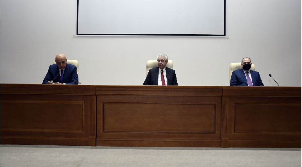 merkezi-aparatin-rehberi-tahir-budaqov-kollektive-teqdim-olunub
