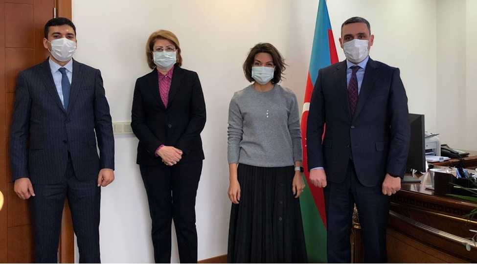 shahin-bayramov-bash-konsul-nermine-mustafayeva-ile-gorushub