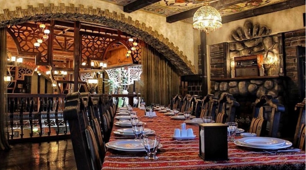 sheki-restorani-cerimelenib-siyahi