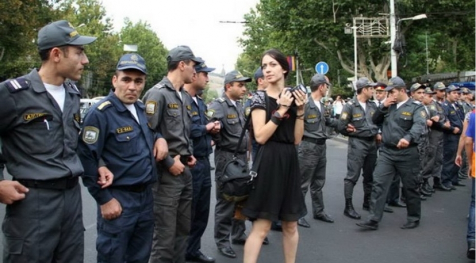 ermenistanda-jurnalist-ve-ovladi-tehdid-edildi