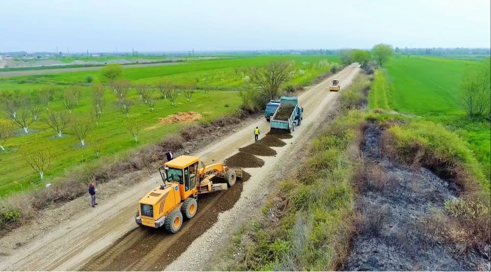 shabranda-padar-avtomobil-yolu-yeniden-qurulur-foto