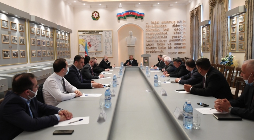 ictimai-shuranin-yeni-sechilmish-uzvleri-ile-gorush