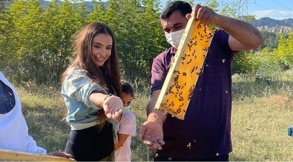 leyla-eliyeva-instagram-hesabinda-paylashim-edib-foto