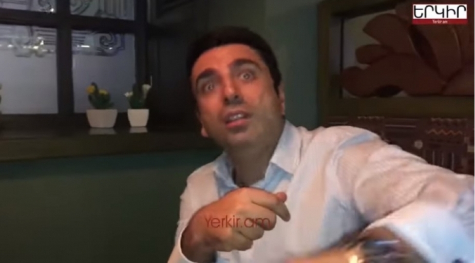 ermenistanin-vitse-spikeri-jurnalistle-dalashdi-video
