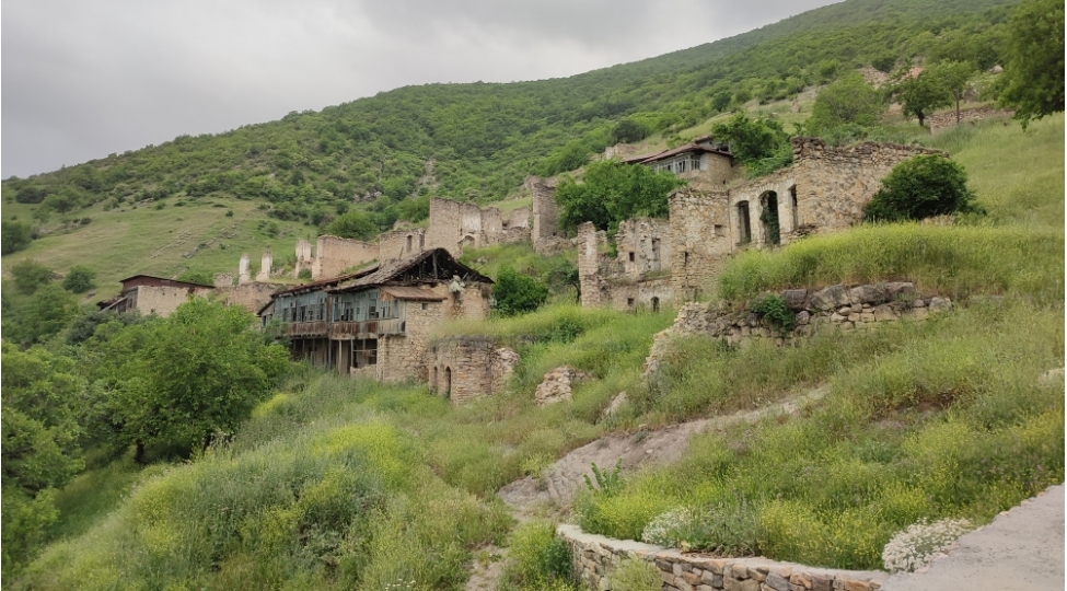 fusunkar-menzereli-tarixle-qaynayan-tug-kendifotovideo