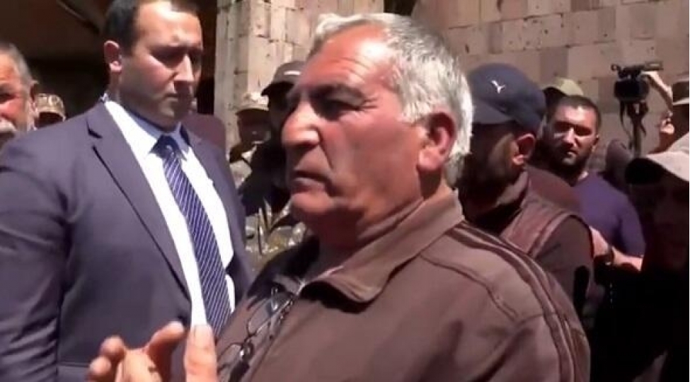 kut-sakini-nikolla-gorushde-erazi-qalmaqalini-ifsha-etdi-video