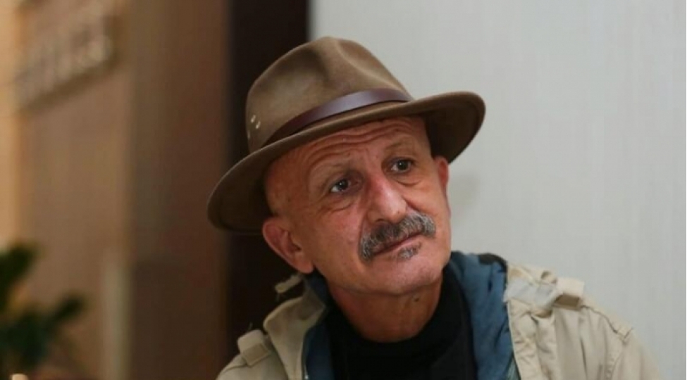 reza-deqati-tebietin-muharibenin-izleri-uzerinde-qelebesini-gosterdi-foto