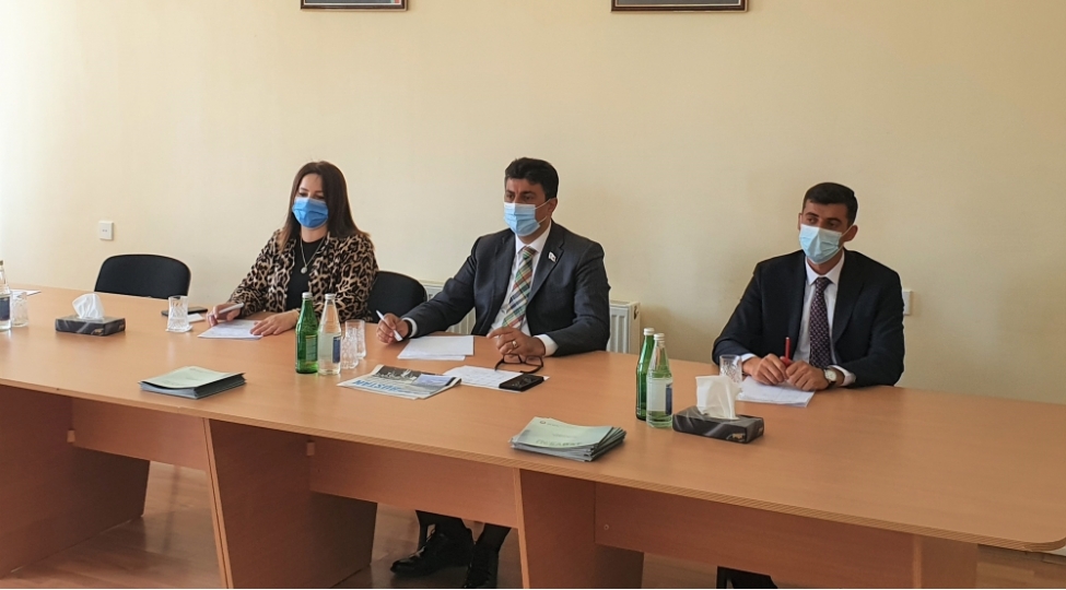 shahin-seyidzade-cemcemli-kendinde-qebul-kechirib-foto