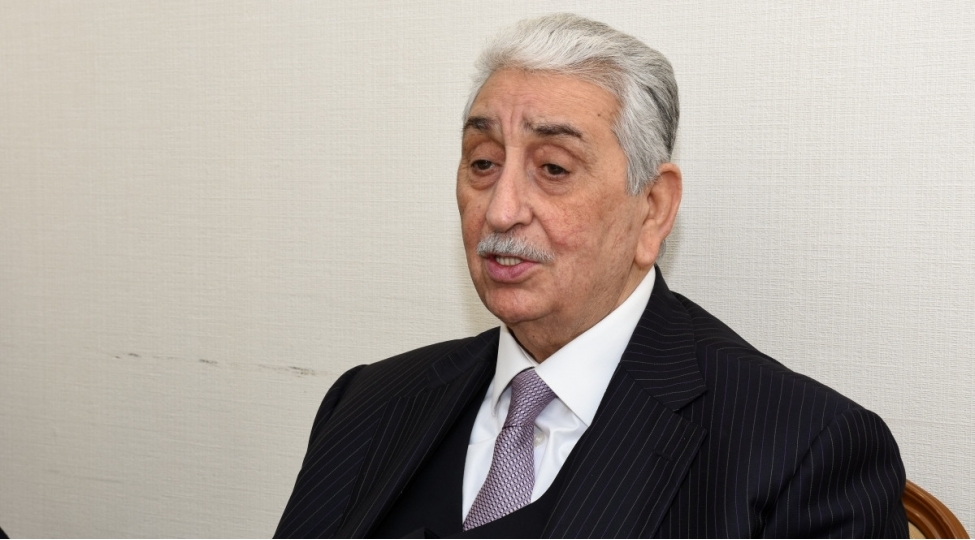 xalq-artisti-arif-babayev-mualice-uchun-turkiyeye-aparilib